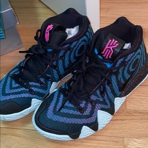 kyrie basketball shoes 7Y